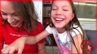 Viki Show - ПАУЗА ПИЦЦА ЧЕЛЛЕНДЖ Чуть Не Лопнули От Смеха / Вики Шоу